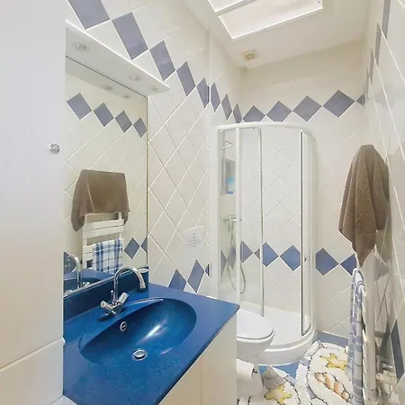 Maison De T3 Avec Cour Proche Port Et - D'olonne - Fr-1-331-72 *