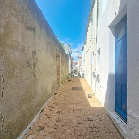 Casa de Férias Maison De T3 Avec Cour Proche Port Et - D'olonne - Fr-1-331-72 Les Sables-dʼOlonne