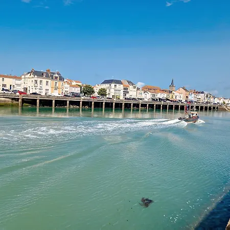 Casa de Férias Maison De T3 Avec Cour Proche Port Et - D'olonne - Fr-1-331-72 Les Sables-dʼOlonne