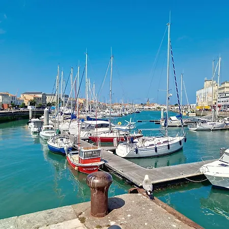 Casa de Férias Maison De T3 Avec Cour Proche Port Et - D'olonne - Fr-1-331-72